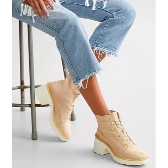 Sorel NWT Hi-Line Chelsea Leather Boot in Ceramic/Chalk Sz 11